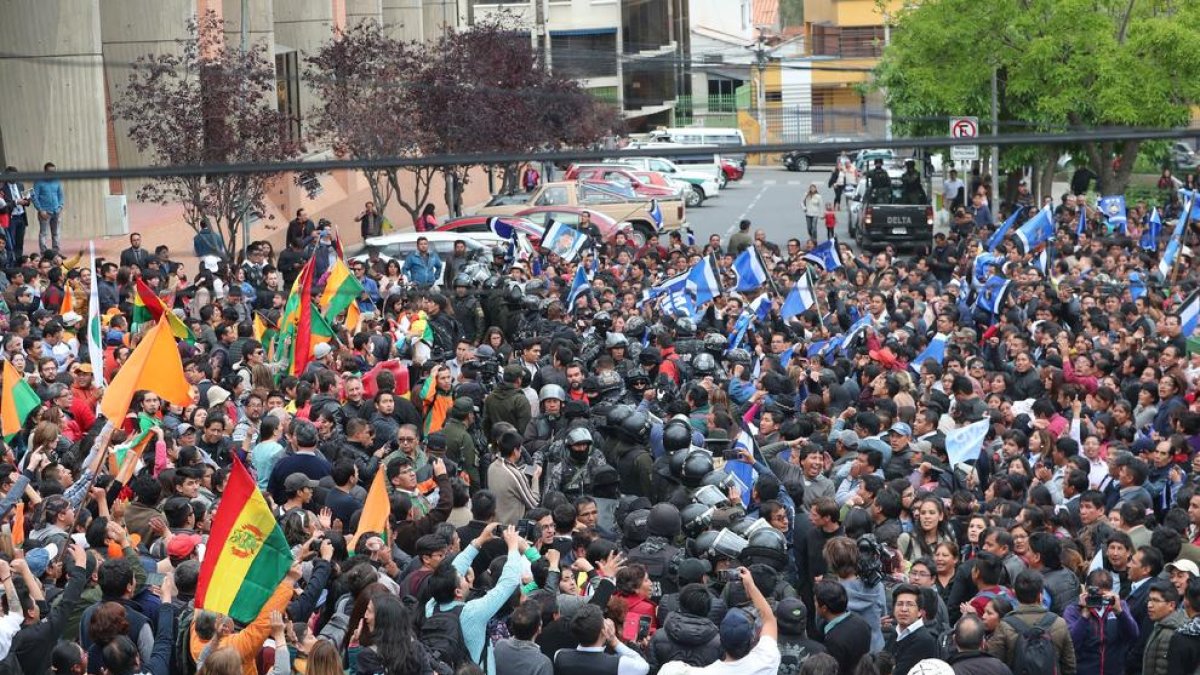 Una de las protestas en Bolivia en las que se denuncia “fraude electoral”.