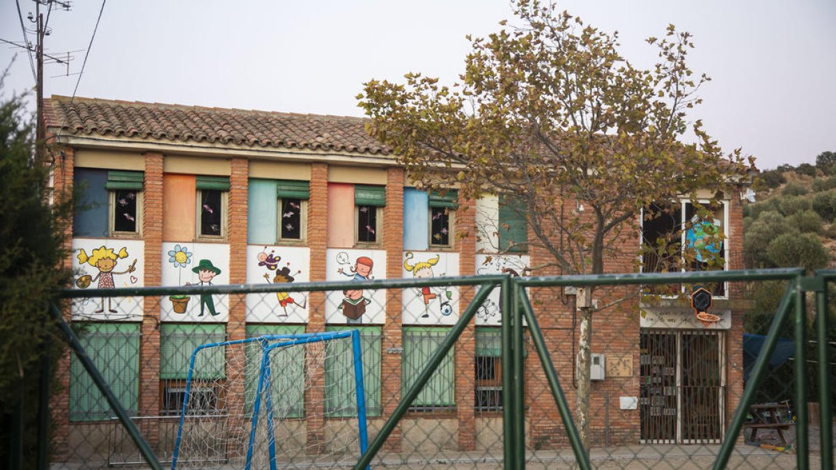 Imagen de la escuela Maldanell de Maldà, que tiene 12 alumnos.