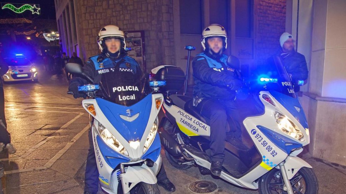 Dos agentes de la policía local de Tàrrega en moto, en una imagen de archivo.