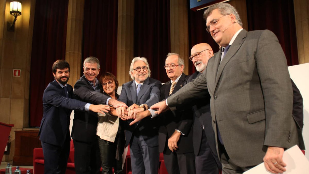 Acto de Foment y Pimec para exigir diálogo, ayer, en Barcelona.