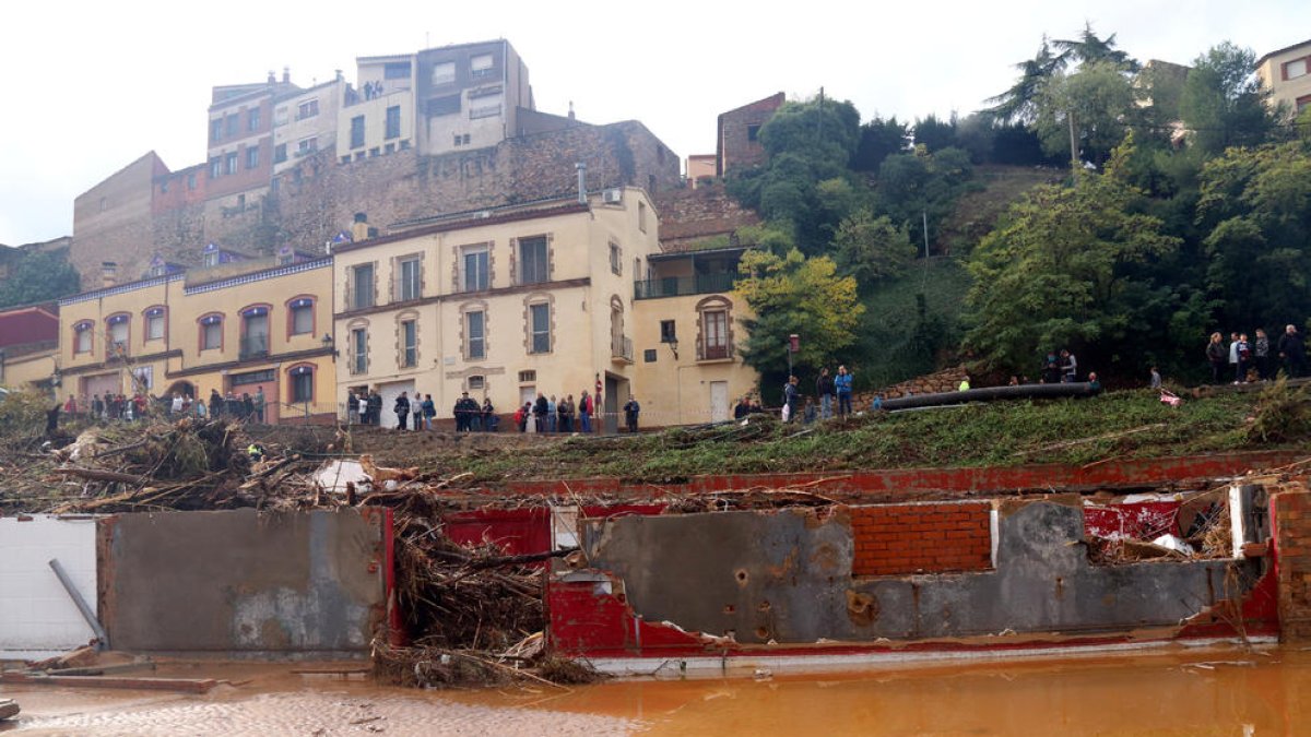 Estat en què va quedar l’edifici que acollia el celler Rendé Masdéu i el restaurant El Gatim.
