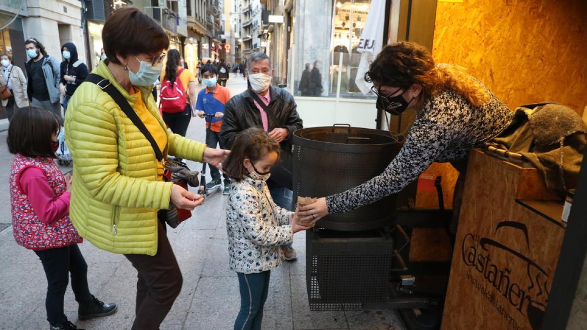 Les mascaretes amb motius de Halloween, l’opció que està en voga.
