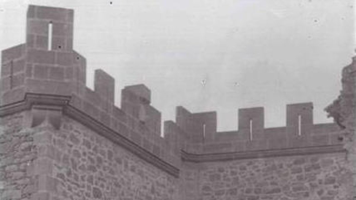 Fotografías que muestran las celebraciones y el día a día de los vecinos, que giraban en torno al Castell de Ribelles.