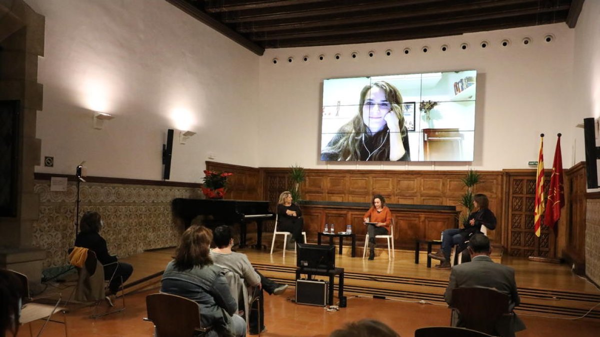 'Lección' inaugural en el IEI con Isona Passola, Lara Díez y Lídia Pujol