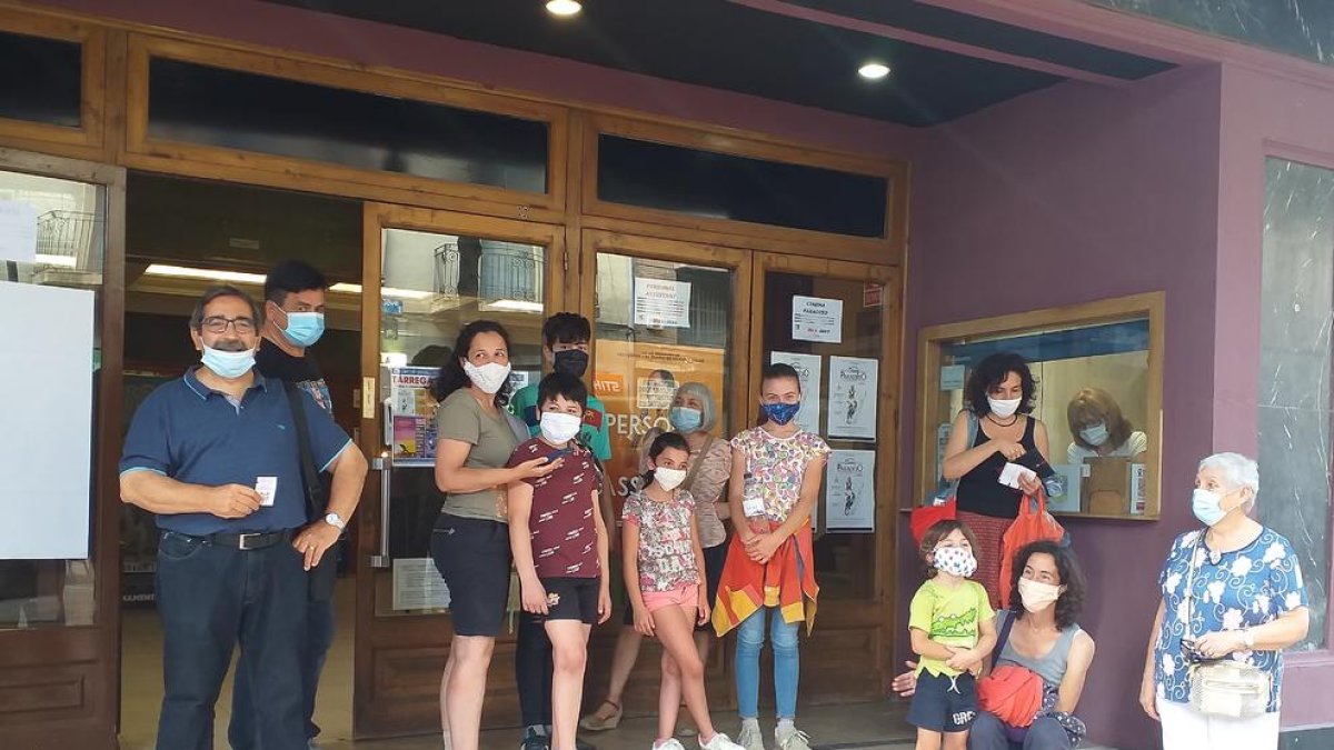 Públic familiar ahir a la tarda en les primeres sessions de les sales Majèstic de Tàrrega i primers espectadors també al complex multisales JCA Alpicat.