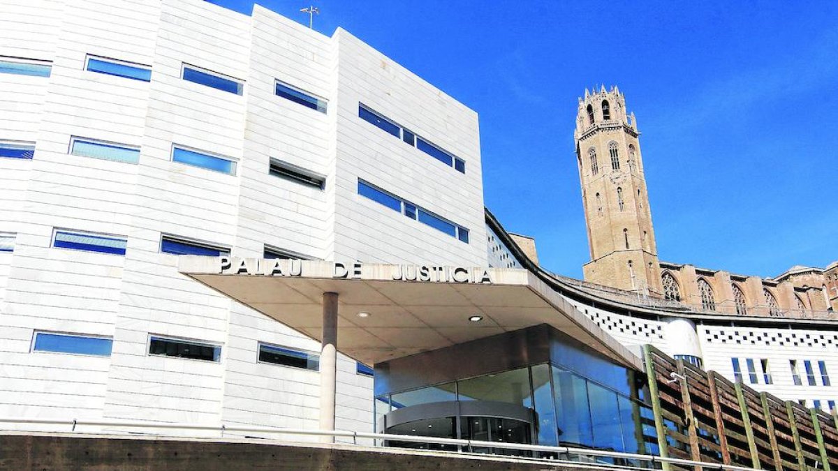 Vista general del edificio de la Audiencia de Lleida, en el Canyeret.