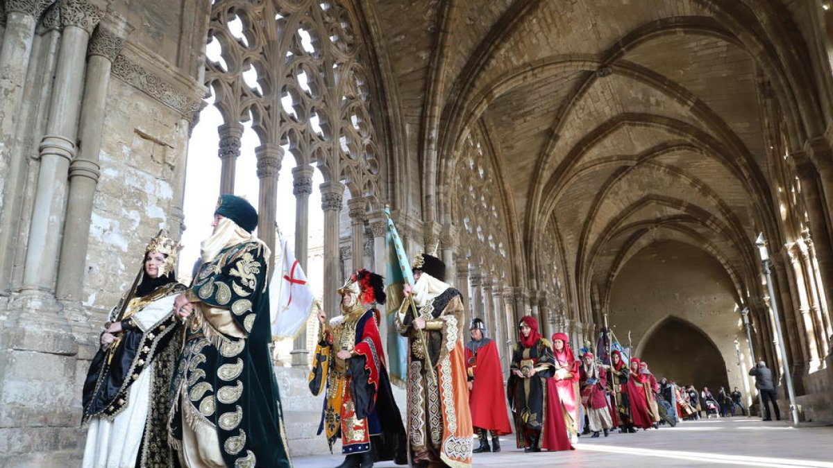 Foto de família dels més de trenta socis veterans que l’entitat va homenatjar ahir.