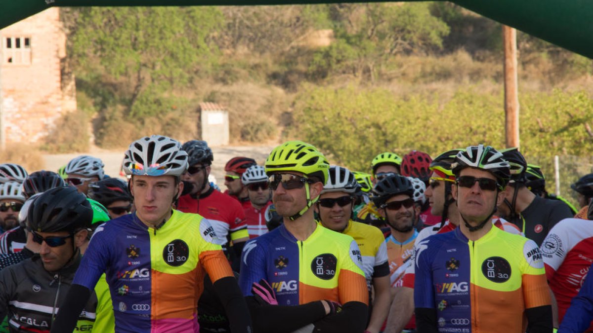 La primera edición de la Montmaneu 494 superó los 200 participantes en la línea de salida.