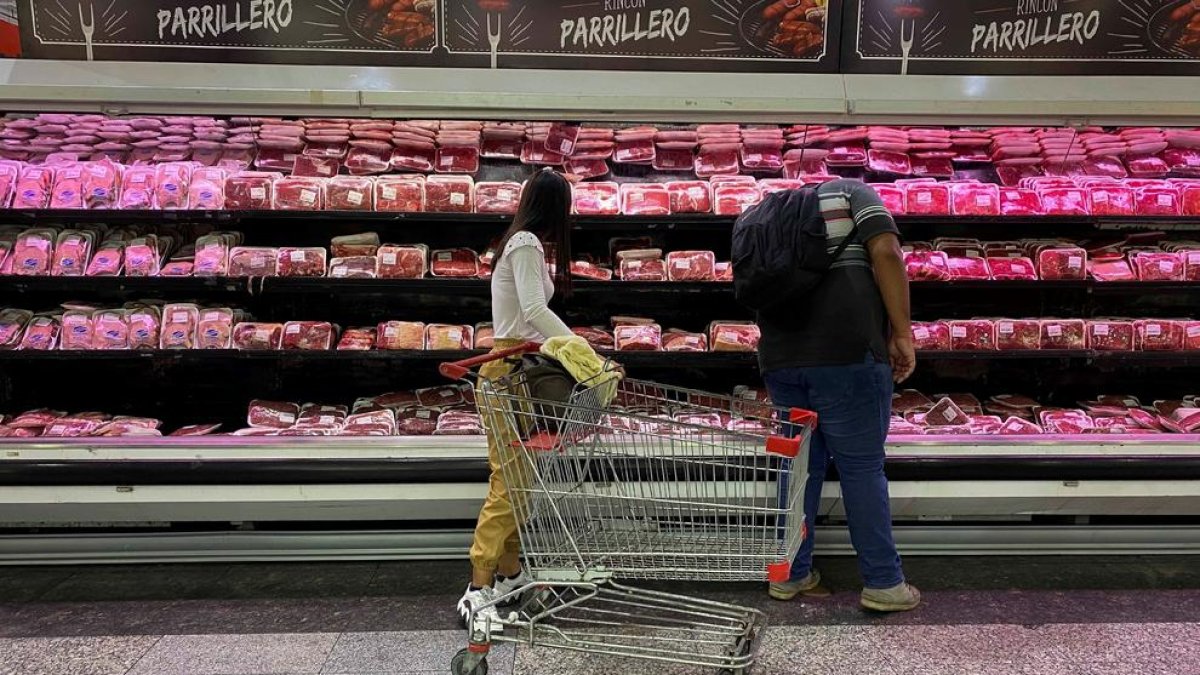 Clientes de un supermercado, en una imagen de archivo.