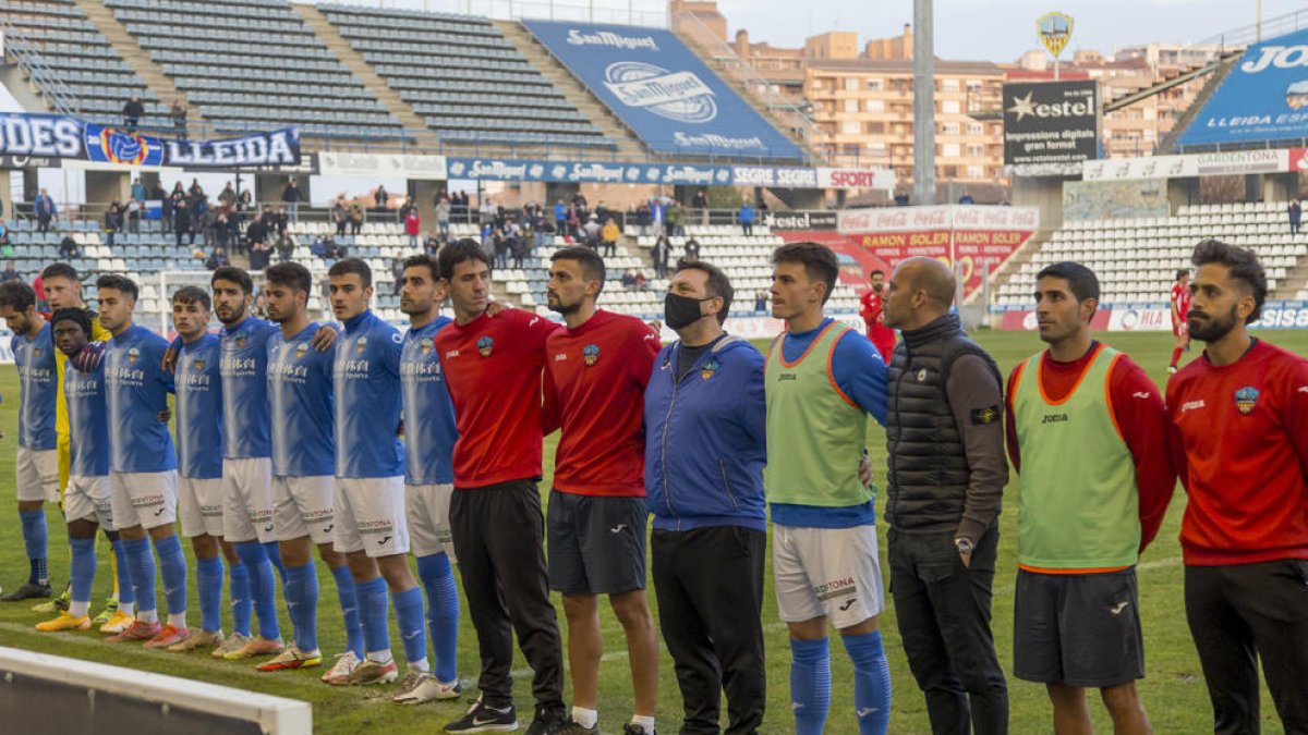 Jugadores del Lleida, en la protesta del día del Terrassa.