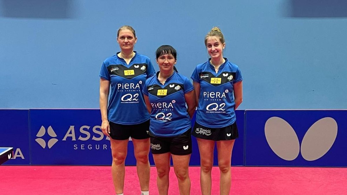Las jugadoras del Balaguer, Svetlana Bakhtina,  Loredana Dorca y Gemma Lladonosa.