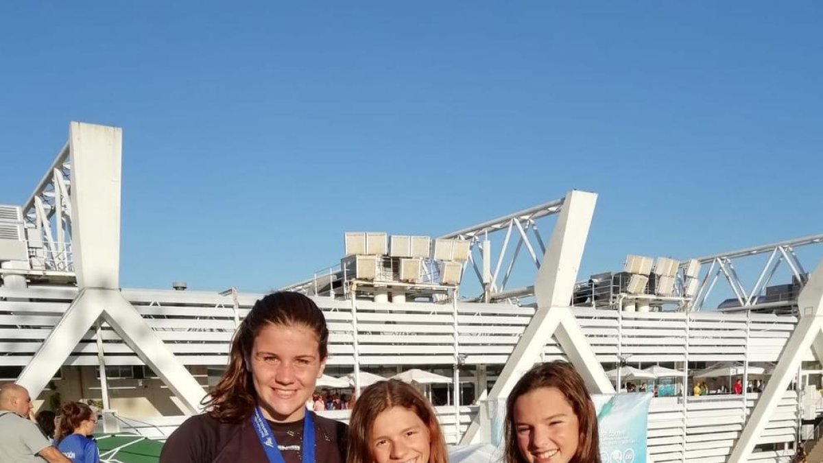 Maria Herreros, Maria Alsina i Emma Carrasco, nadadores del club Inef Lleida.