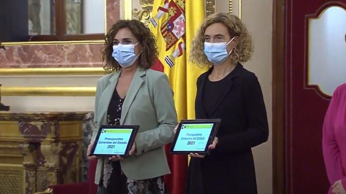 Montero i la presidenta del Congrés, Meritxell Batet, ahir.