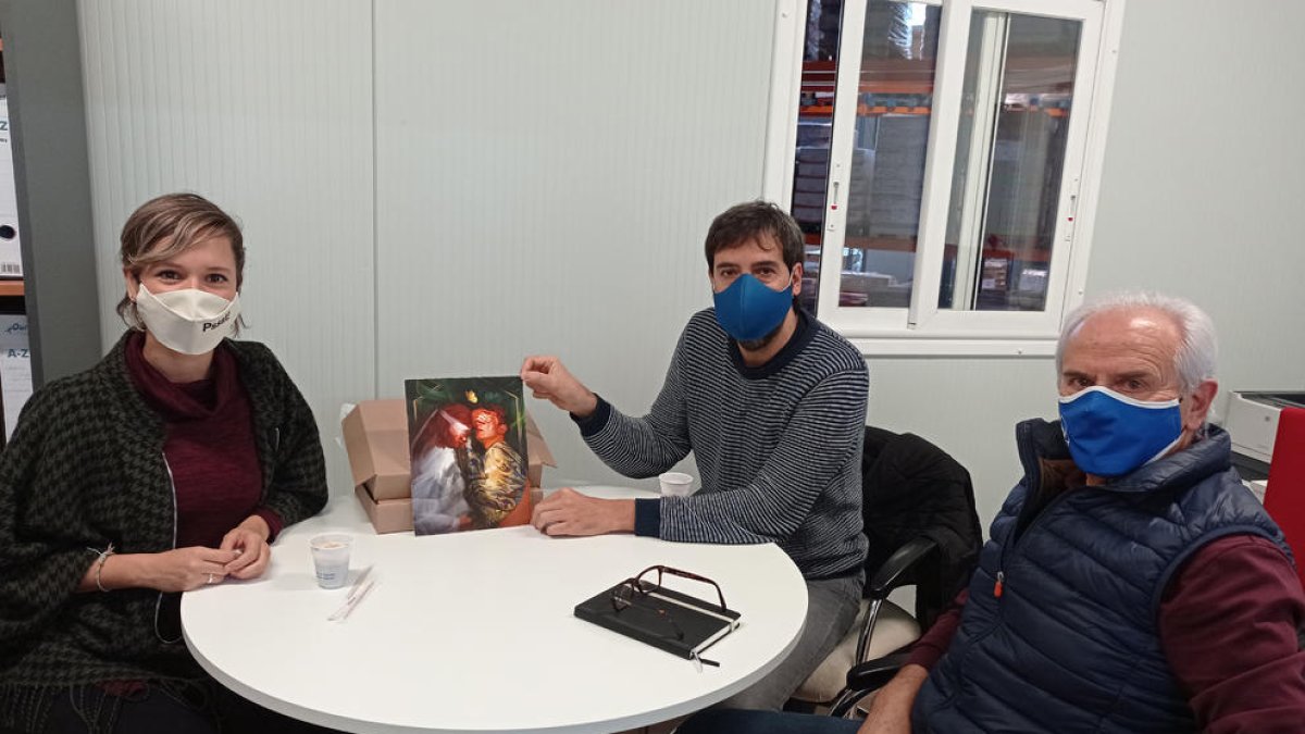 Lily Brik y el director del Banc dels Aliments, Oriol Berenguer.