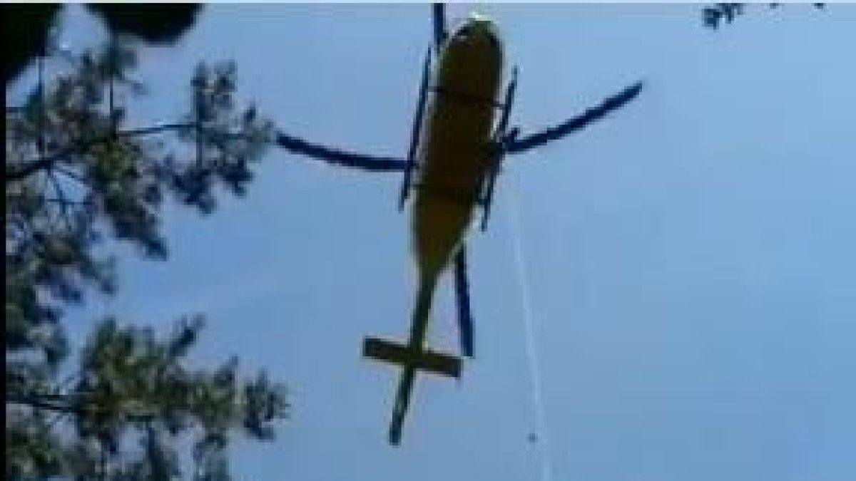 Momento del rescate de la menor en la Vall de Boí.