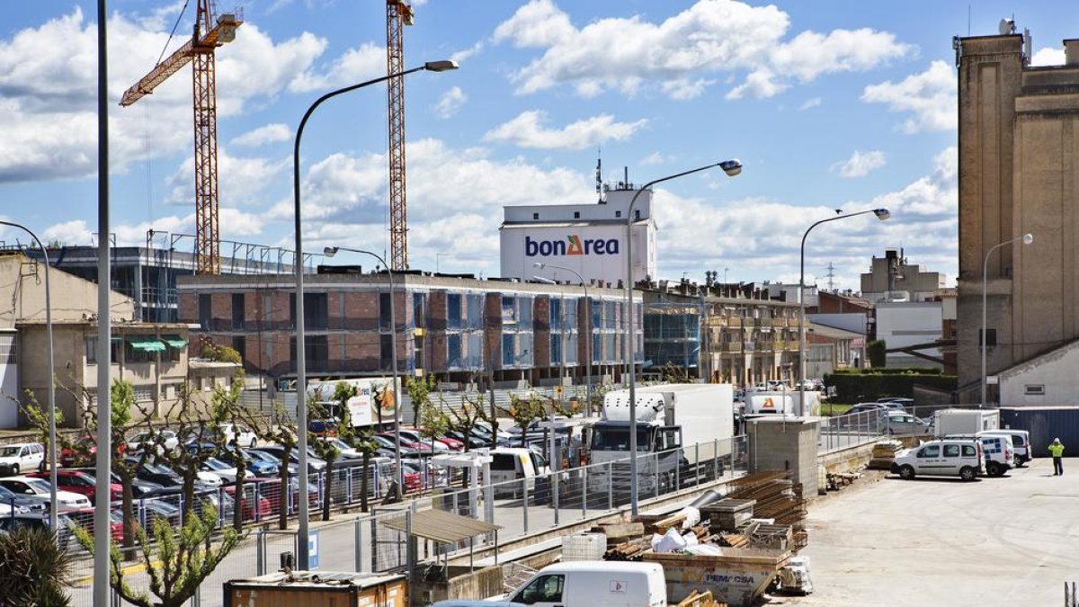 La crisi passa de llarg per Guissona, que no ha parat de sumar indústria i habitants.