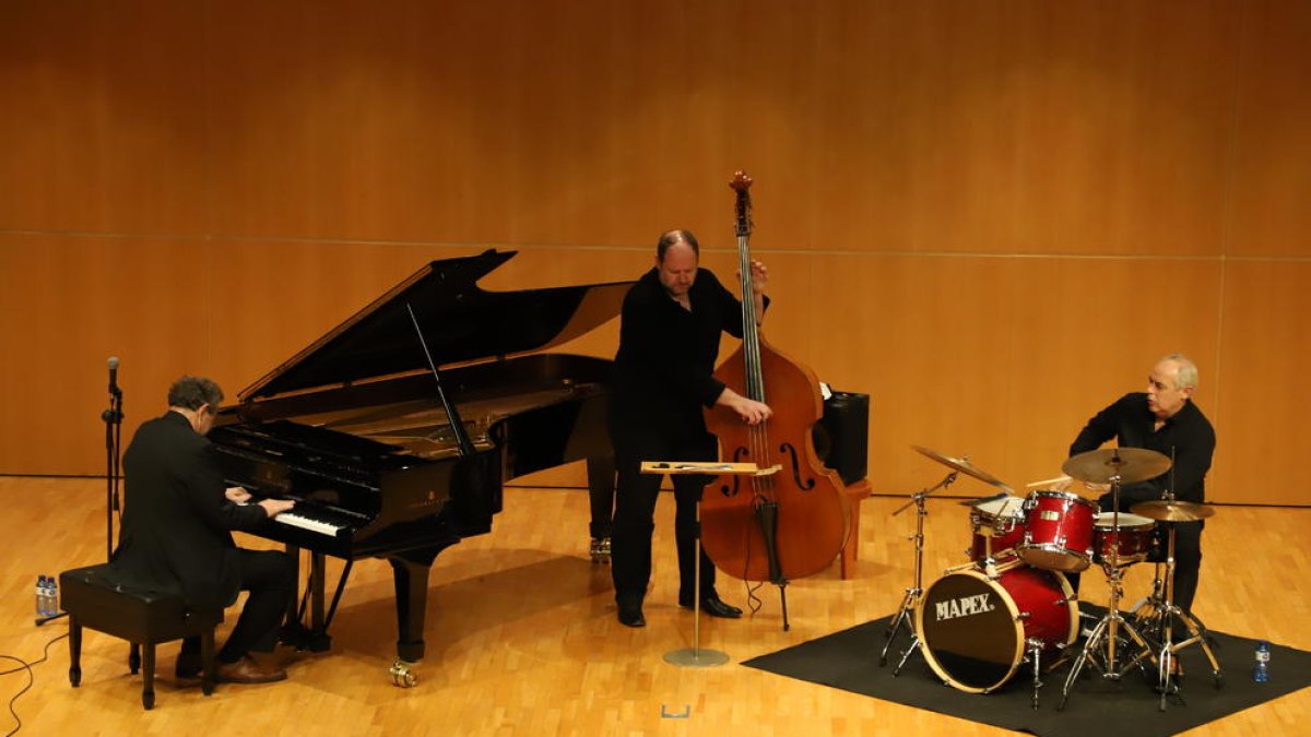 Bruce Barth va tocar ahir acompanyat de Mark Hodgson al contrabaix i Stephen Keogh a la bateria.