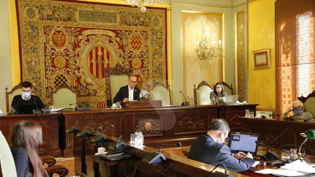 El ple de la Paeria aprova suspendre les taxes de les terrasses fins el 30 d'abril