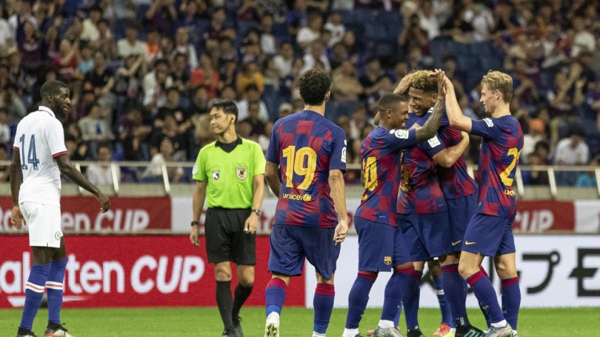 Los jugadores del Barça celebran el tanto de Rakitic en el tiempo añadido.