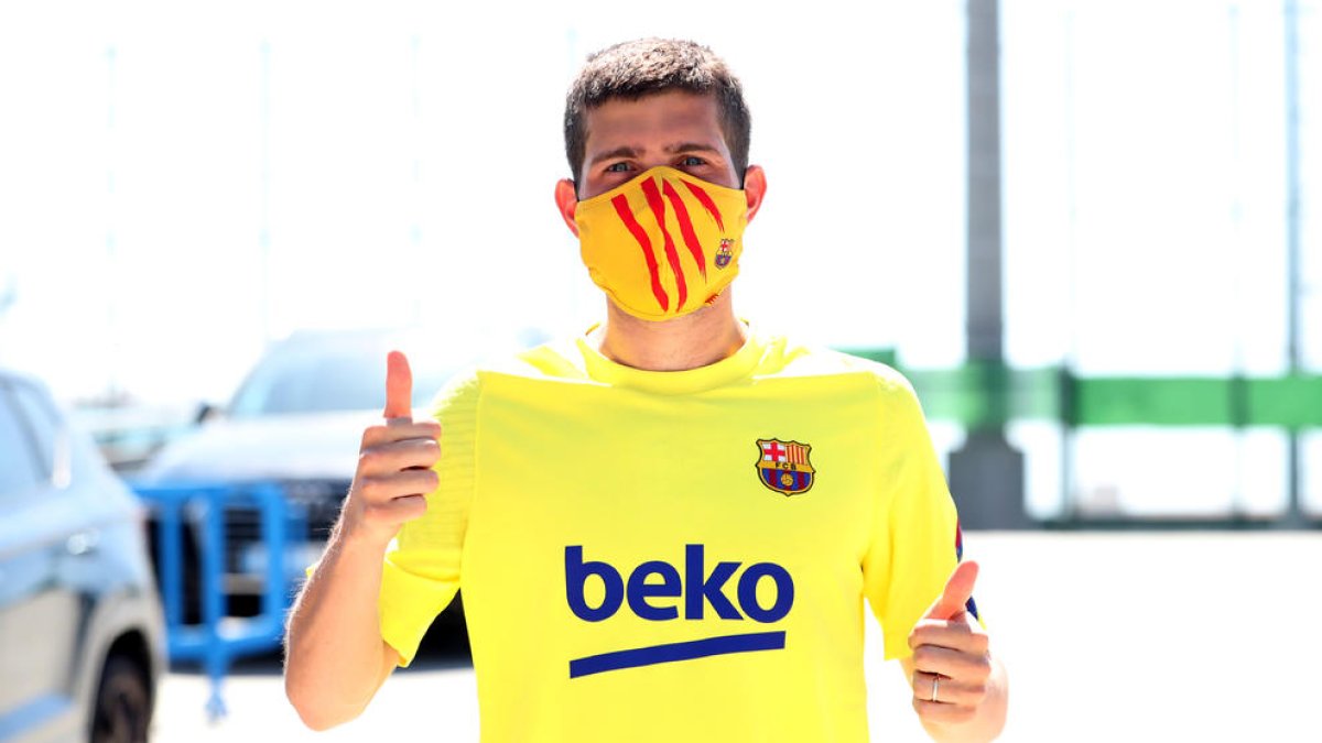 Los jugadores ya utilizan las nuevas mascarillas del club.