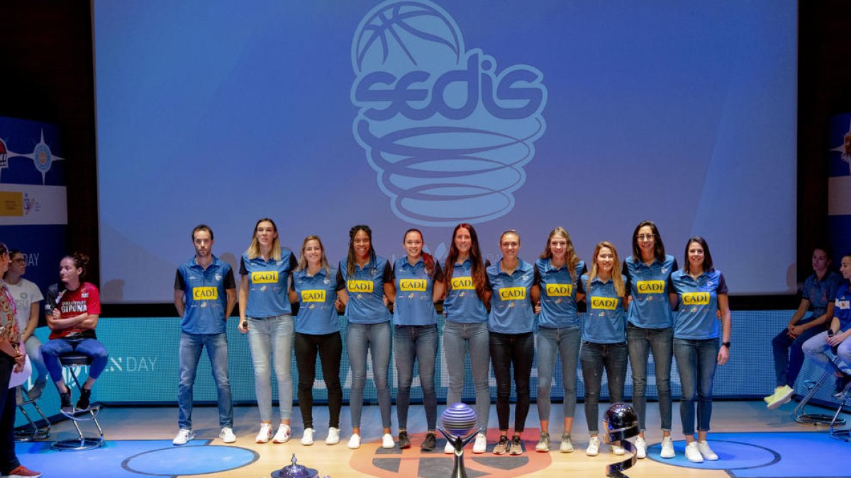 La plantilla urgellenca, ahir durant l’acte de presentació de la Lliga a Saragossa.