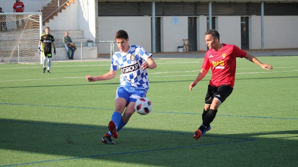 El Tamarit va buscar el gol des de l’inici però va ser incapaç de materialitzar cap de les seues ocasions.