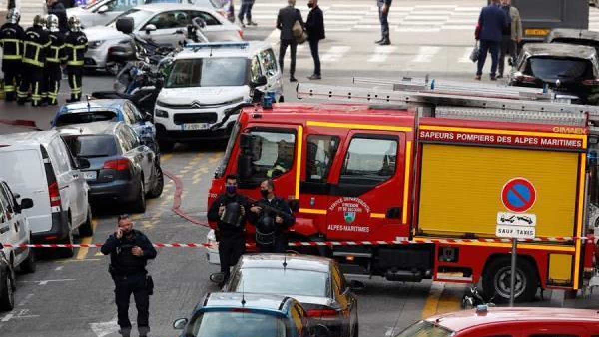 Almenys tres morts per un atac amb ganivet al costat d'una església a Niça