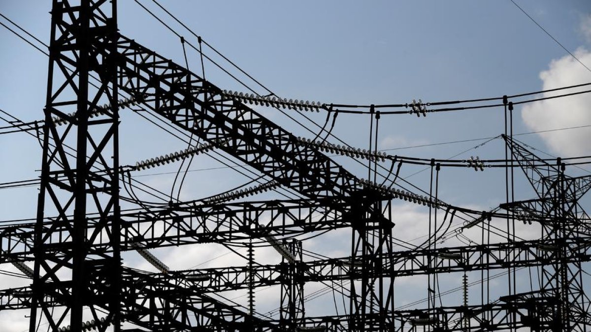 La luz cae un 29 % hasta su segundo precio más bajo en los últimos dos meses