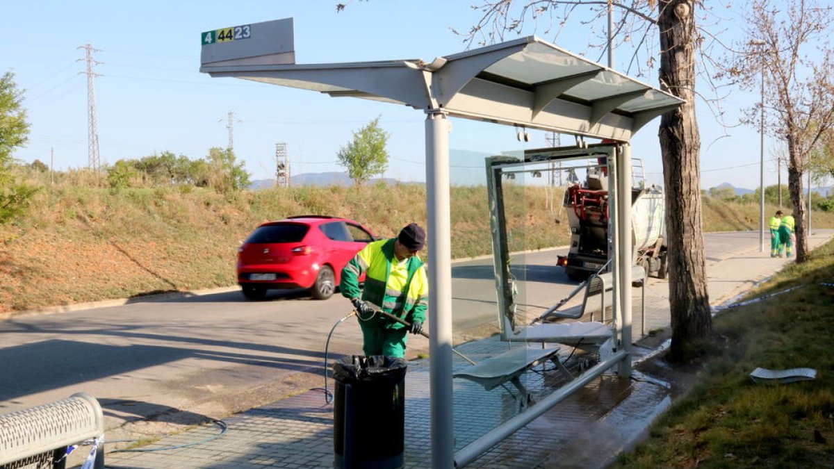 Imagen de la parada de autobús donde sucedió el siniestro.