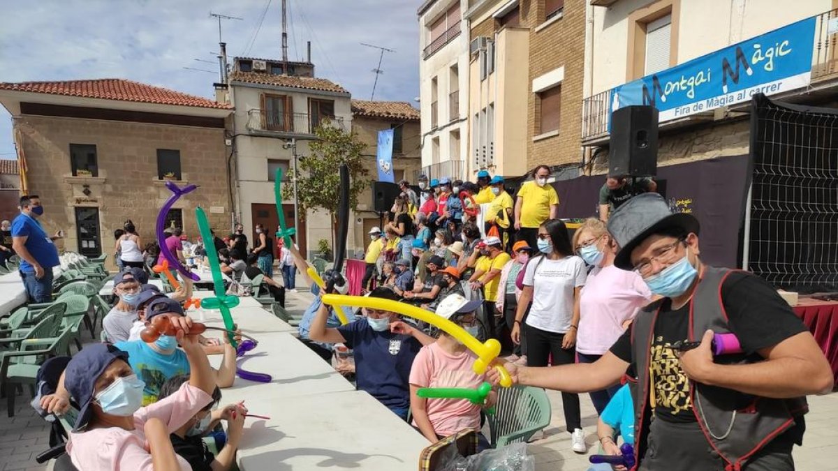 Doscientas personas con discapacidad participan en el Montgai Màgic