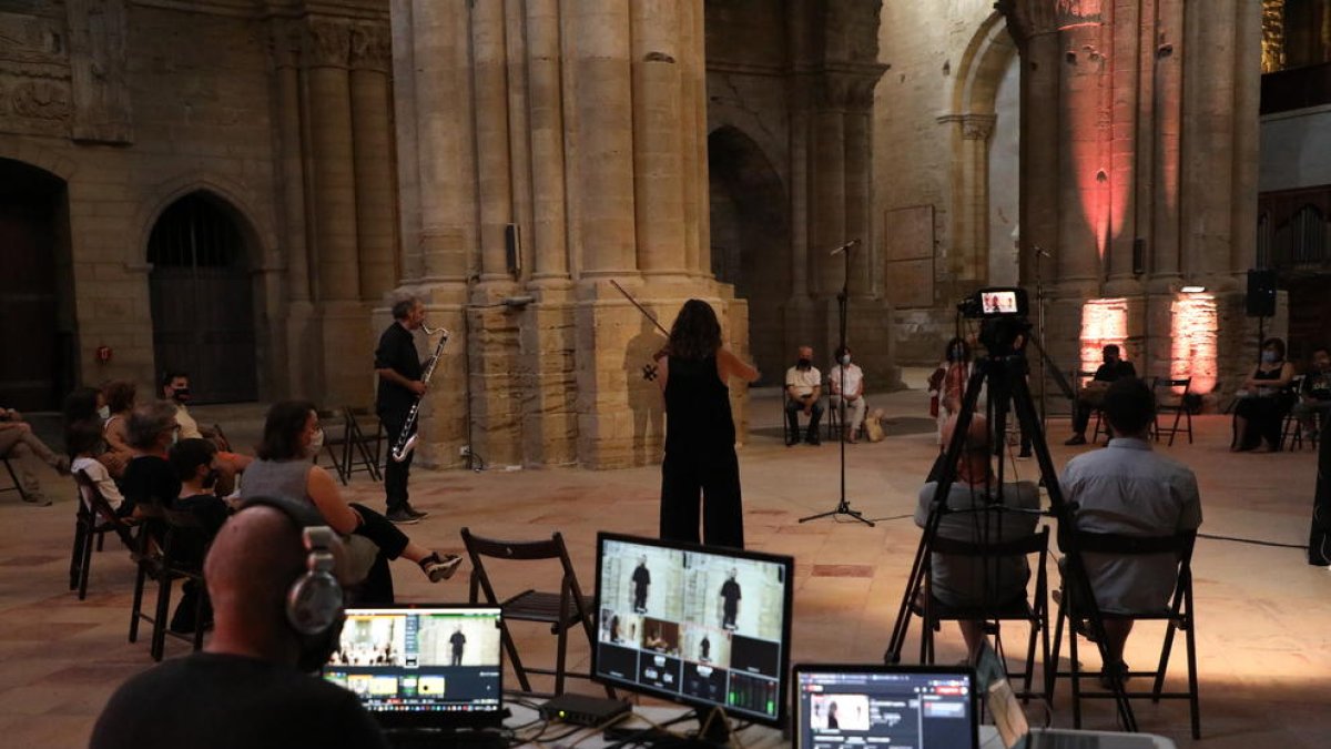 Experiencia acústica 'Liquid Drone', en la nave central de la Seu Vella