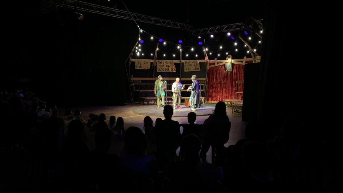 La Baldufa va representar ahir a la nit ‘Bye, bye, confetti’.