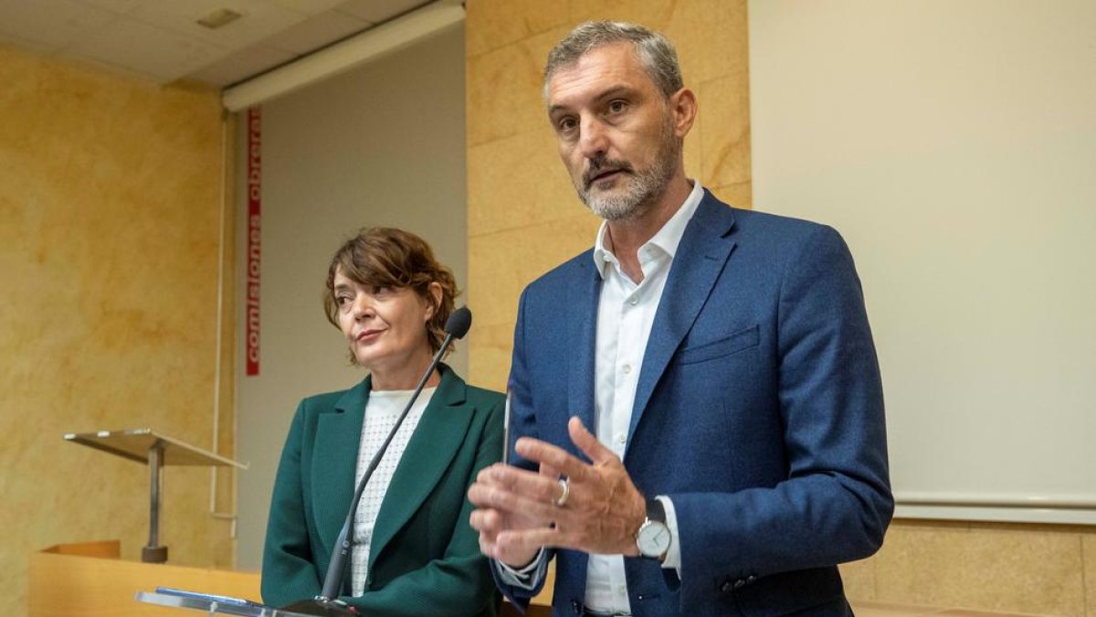 Els dos exlíders de Podem a Múrcia, Óscar Urralburu i María Giménez, ahir.