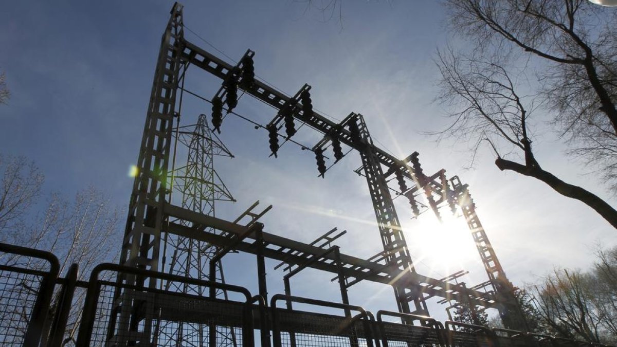 Las eléctricas han frenado su caída en bolsa tras el revés del lunes por los planes de Moncloa.