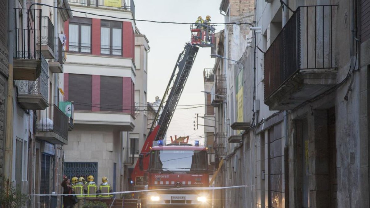 Un ferit amb cremades de primer grau en l'incendi d'un habitatge a Tàrrega