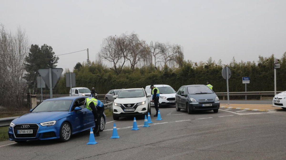 Imagen de archivo de un control de la Guardia Urbana de Lleida.