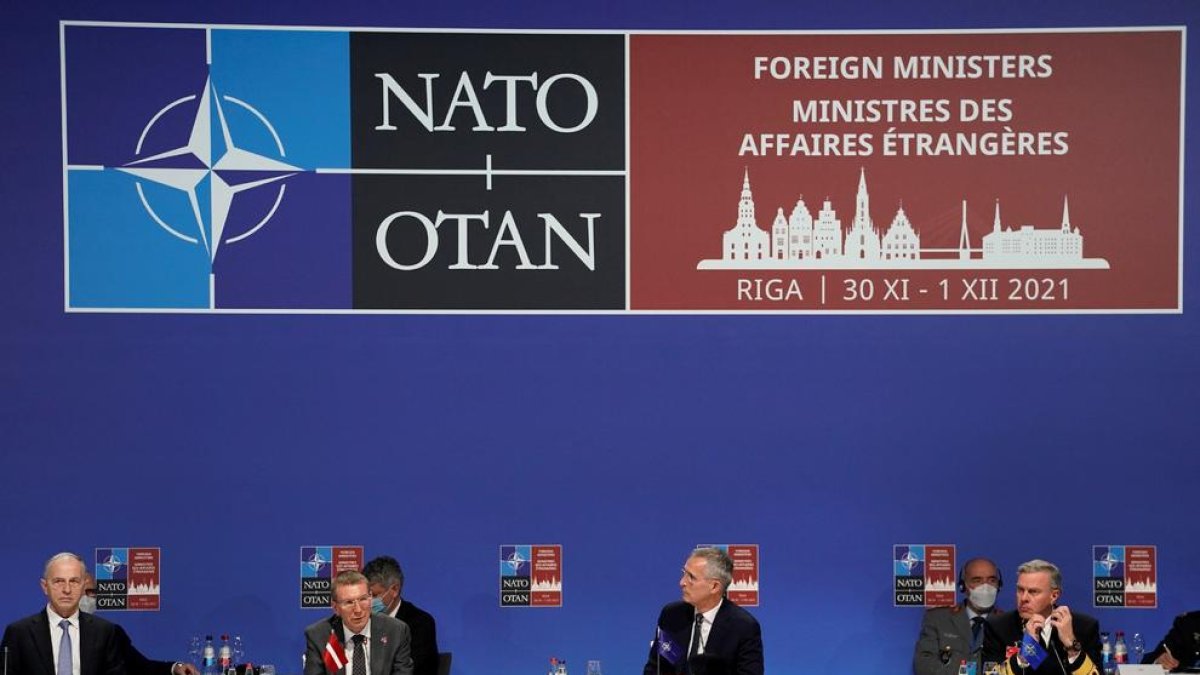 Un moment de la reunió de ministres d’Exteriors de l’OTAN a Riga (Letònia).