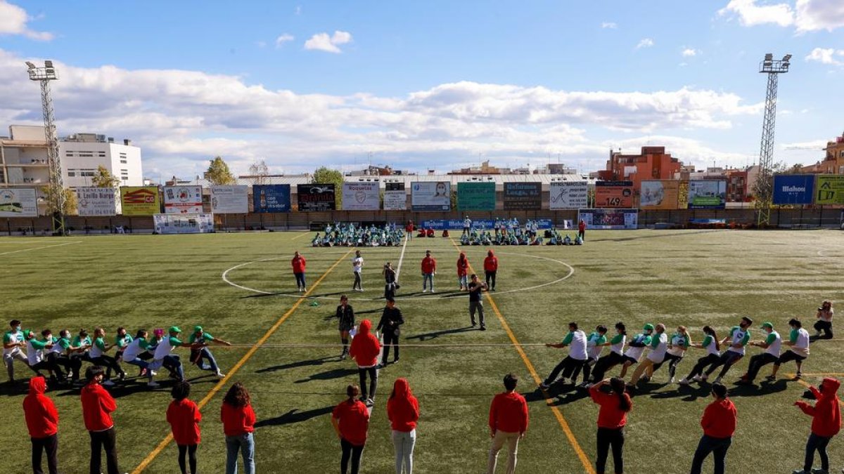 El juego de la cuerda, en el torneo que se celebró ayer en Barcelona.