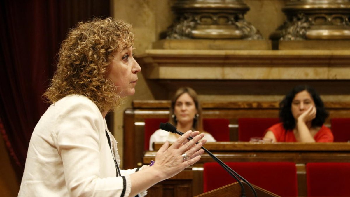 La consellera de Justícia Ester Capella al Parlament, ahir.