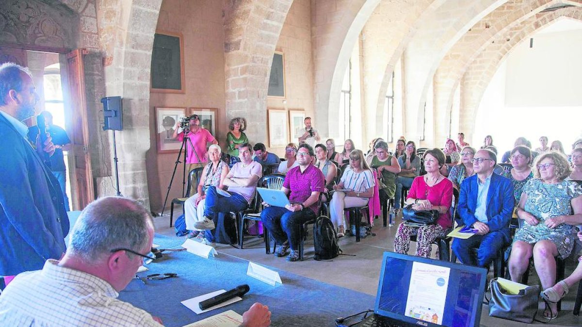 El delegado de Educación, Carles Vega, en la jornada de Verdú.