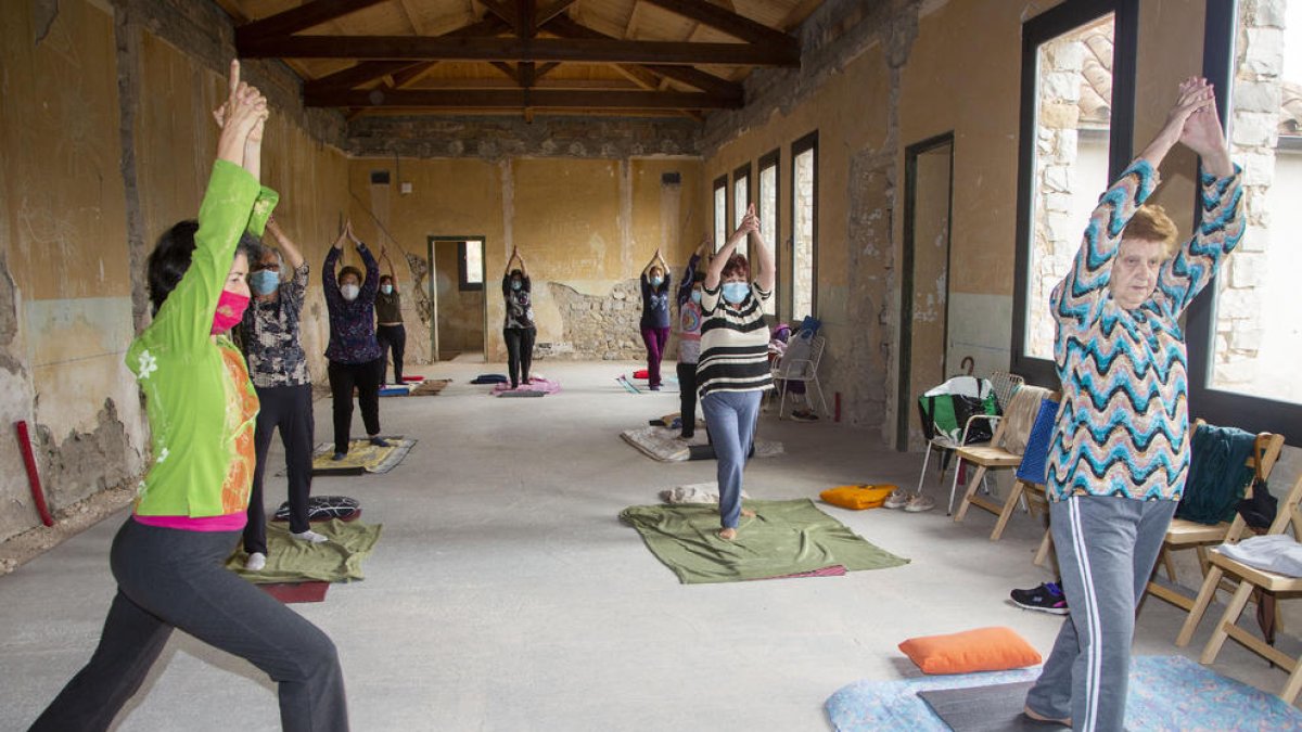 Nalec reobre el local d'avis a petició dels padrins del poble