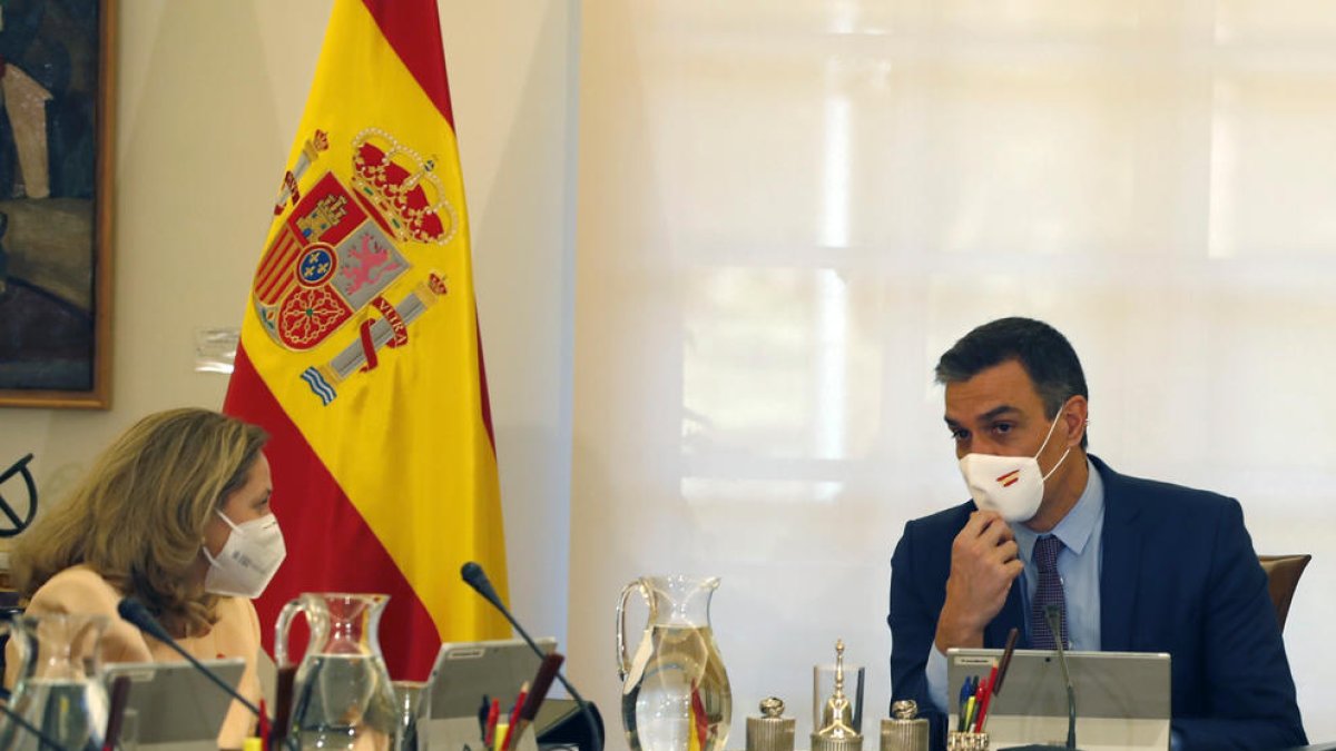 Sánchez acorda amb Calviño i Díaz