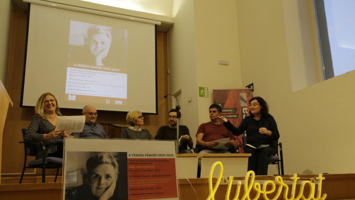 Els textos de Teresa Pàmies ‘reviuen’ a la Biblioteca Pública de Lleida