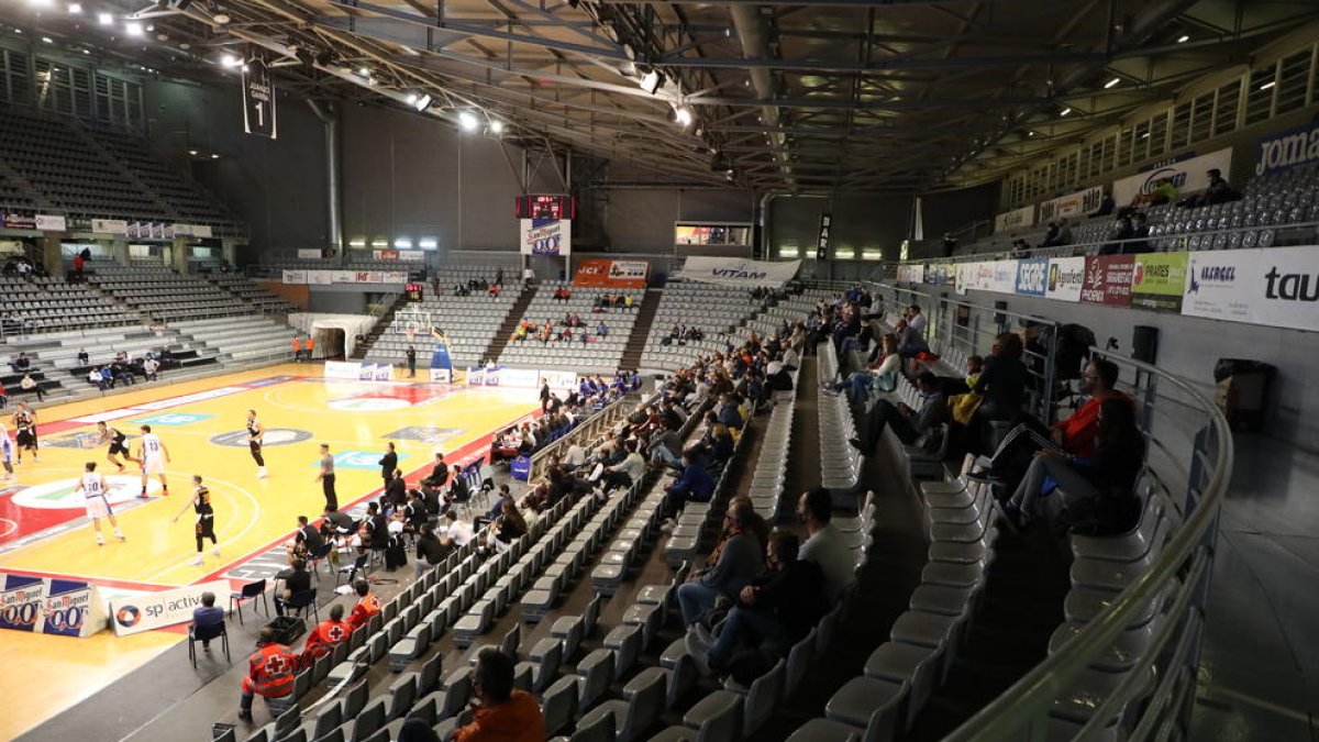Les grades amb aforament limitat durant el partit que el Força Lleida va disputar al Barris Nord el 16 d’octubre passat contra l’Almansa.