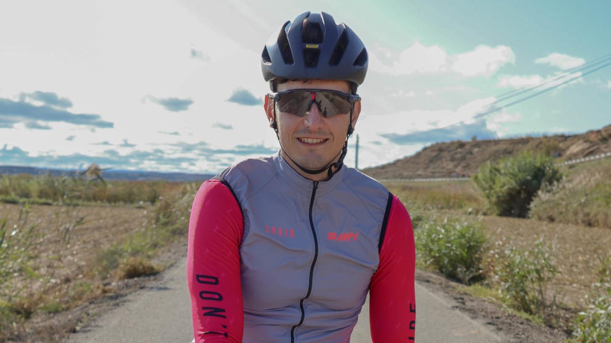 Pol, amb els membres de l’equip Continental i Óscar Pereiro.