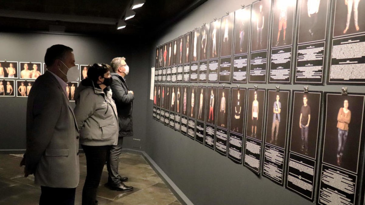El presidente de la Diputación, Joan Talarn, visitó ayer la exposición “Construccions identitàries”.