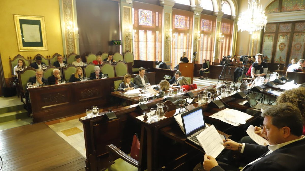 Una sessió plenària de la Paeria abans del coronavirus, quan se celebraven al saló de plens.