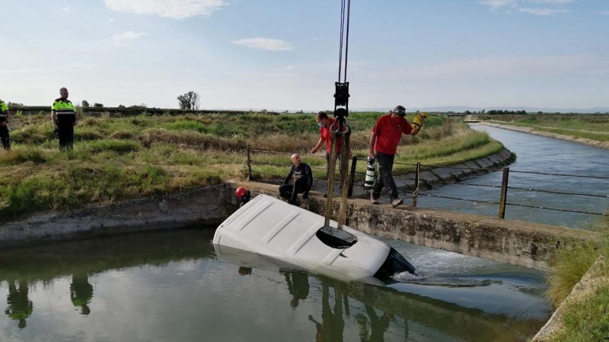 Imatge de la furgoneta a l’interior del canal.