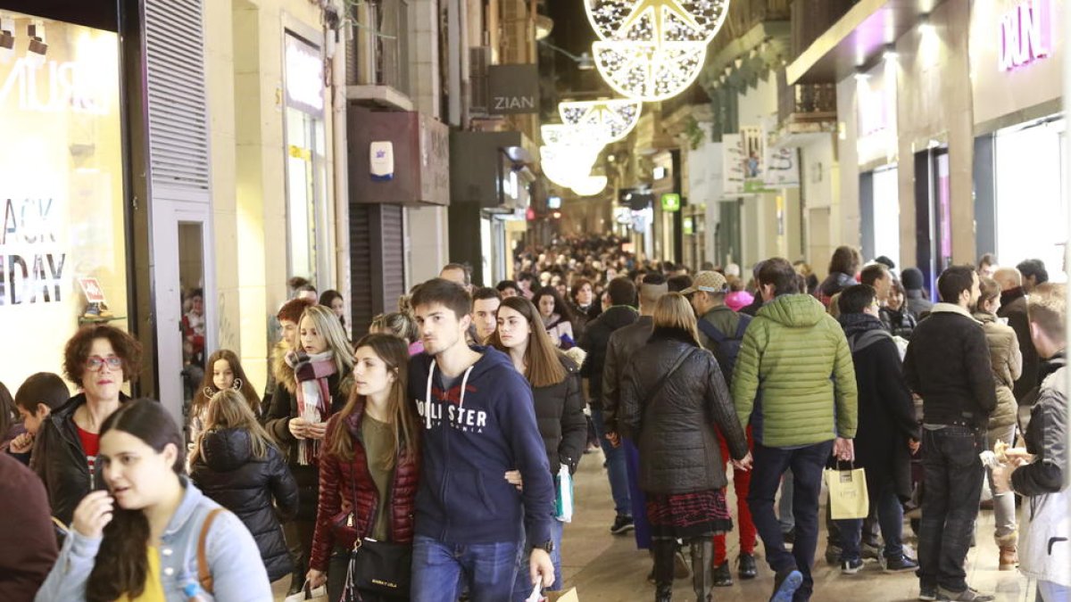 Imatge de l’Eix Comercial a començaments del desembre passat.