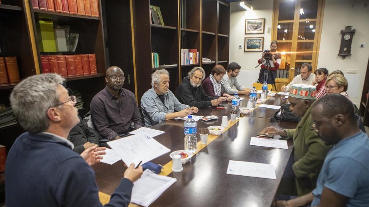 La constitución del ‘consell de barris’ celebrada ayer.